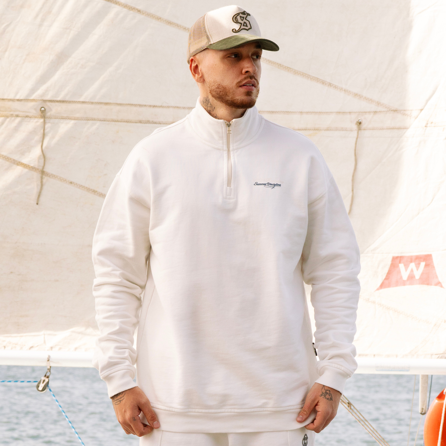 Pullover Tied In